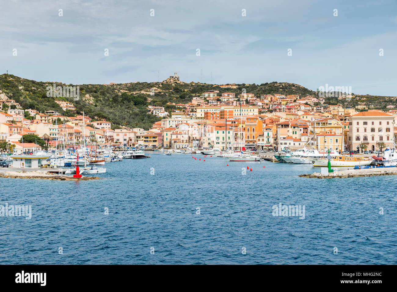 Skyline di La Maddalena villaggio nell'isola della Maddalena, Sardegna, Italia Foto Stock