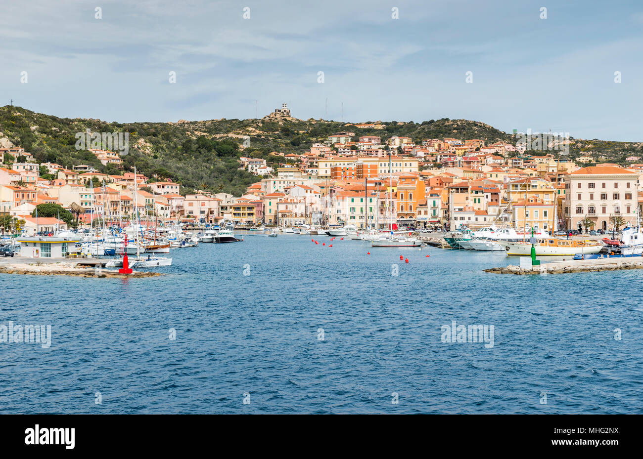 Skyline di La Maddalena villaggio nell'isola della Maddalena, Sardegna, Italia Foto Stock
