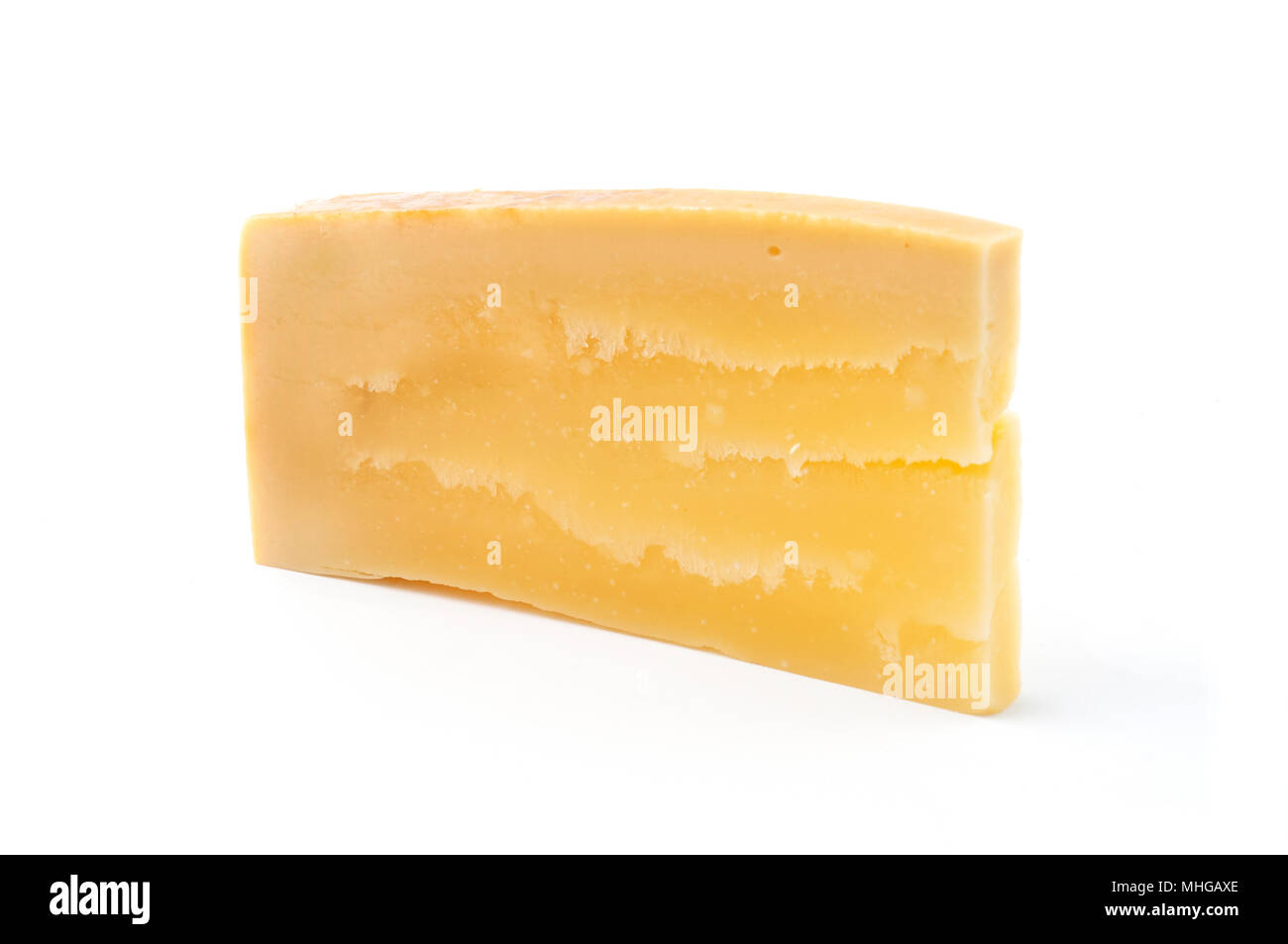 Sbrinz (formaggio duro dalla Svizzera) su uno sfondo bianco Foto Stock