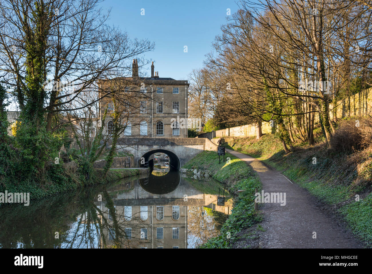 La Cleveland House e Giardini Sidney Tunnel, Kennet and Avon Canal, bagno, Somerset, Regno Unito Foto Stock