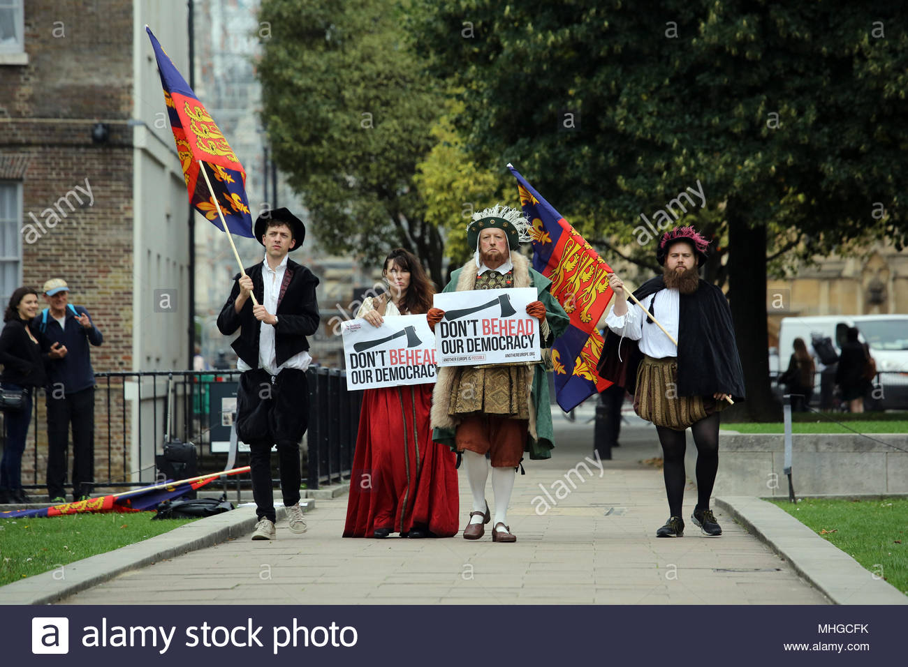 Una protesta da parte di attori contro cui il governo conservatore britannico ha il suo atteggiamento al Brexit colloqui con l'UE a Westminster oggi. Credito: reallifephotos/Alamy Foto Stock