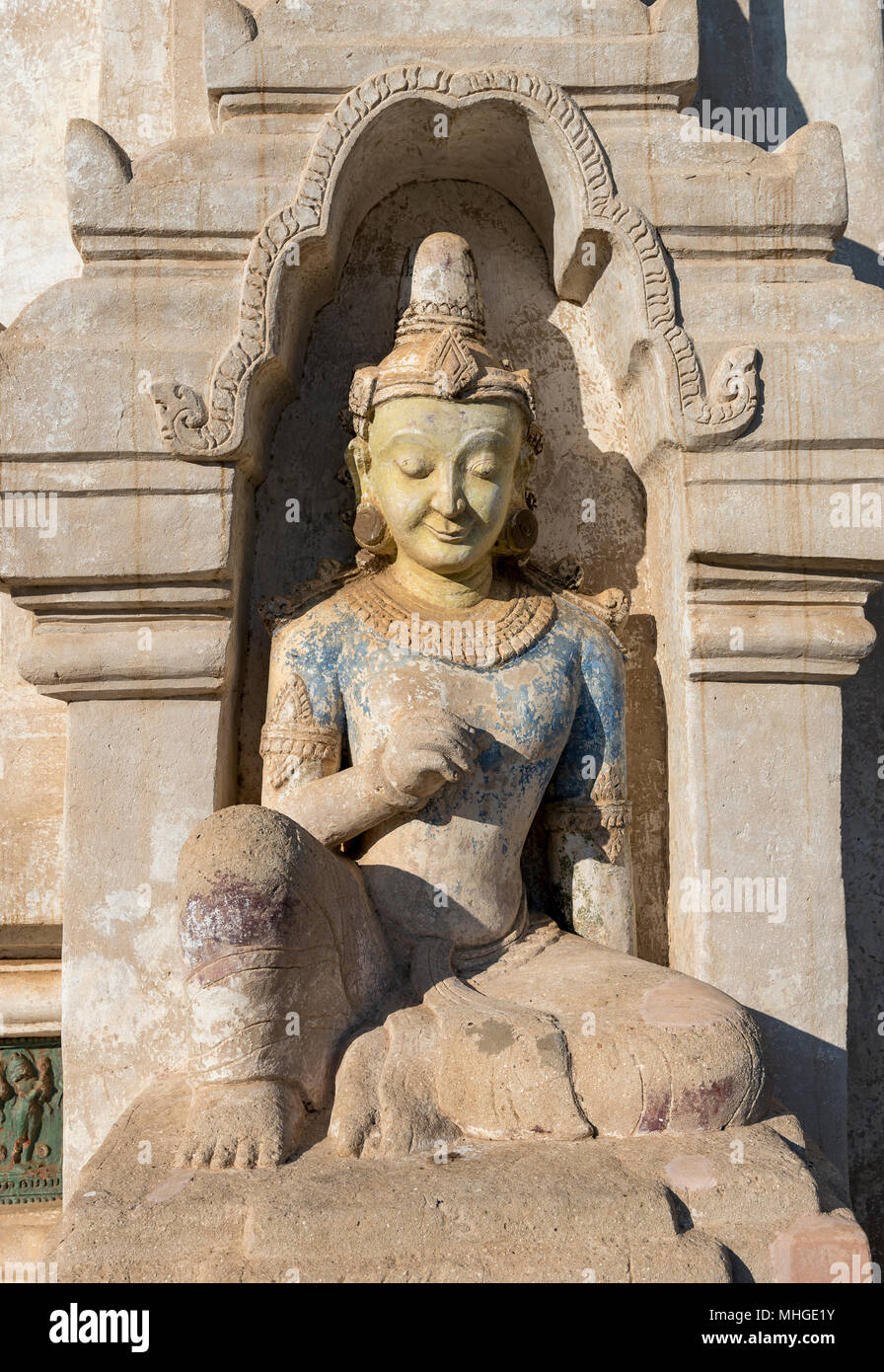 Statua ad Ananda tempio, Bagan, Myanmar (Birmania) Foto Stock