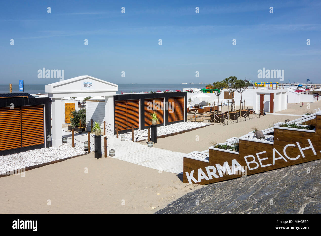Karma beach lounge bar a Seaside Resort Blankenberge lungo la costa del Mare del Nord, Fiandre Occidentali, Belgio Foto Stock