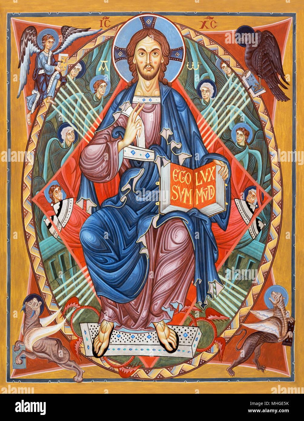 BOLOGNA, Italia - 18 Aprile 2018: l'icona di Cristo sul trono del potere con i simboli dei quattro evangelisti nella Chiesa di San Pietro Foto Stock