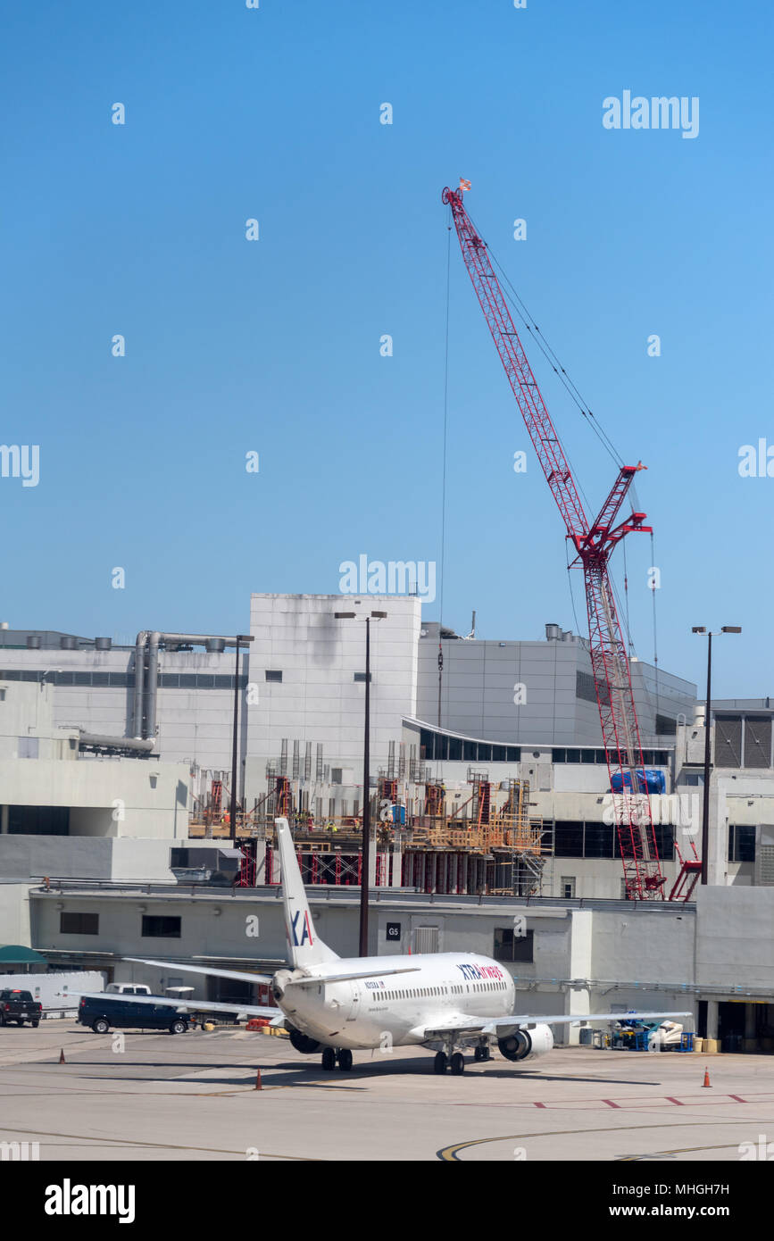 EXTAirways getto da un gate del Miami International Airport di Miami, Florida. Foto Stock
