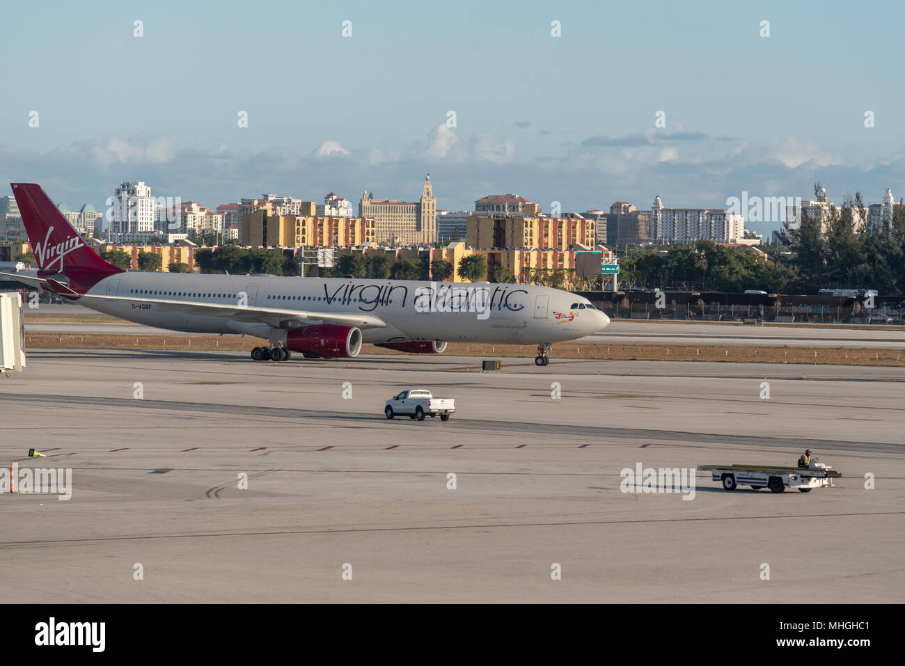 Virgin Atlantic jet in rullaggio a Miami International Airport di Miami, Florida.SD Foto Stock