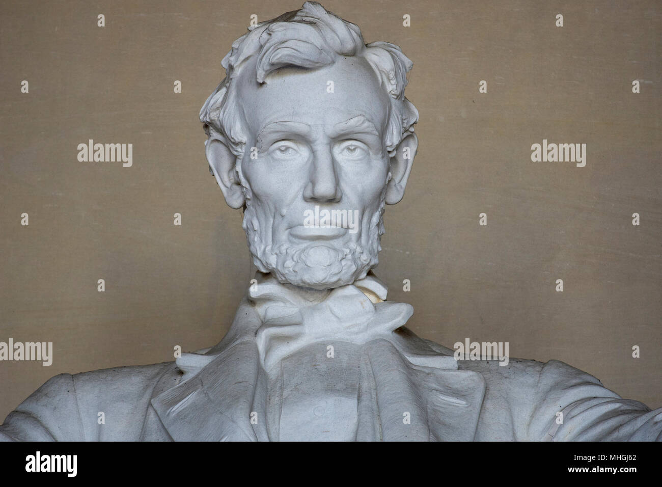 Testa e spalle vista del iconnic scultura di Abraham Lincoln dallo scultore Daniel Chester French, presso il Lincoln Memorial a Washington, DC. Foto Stock