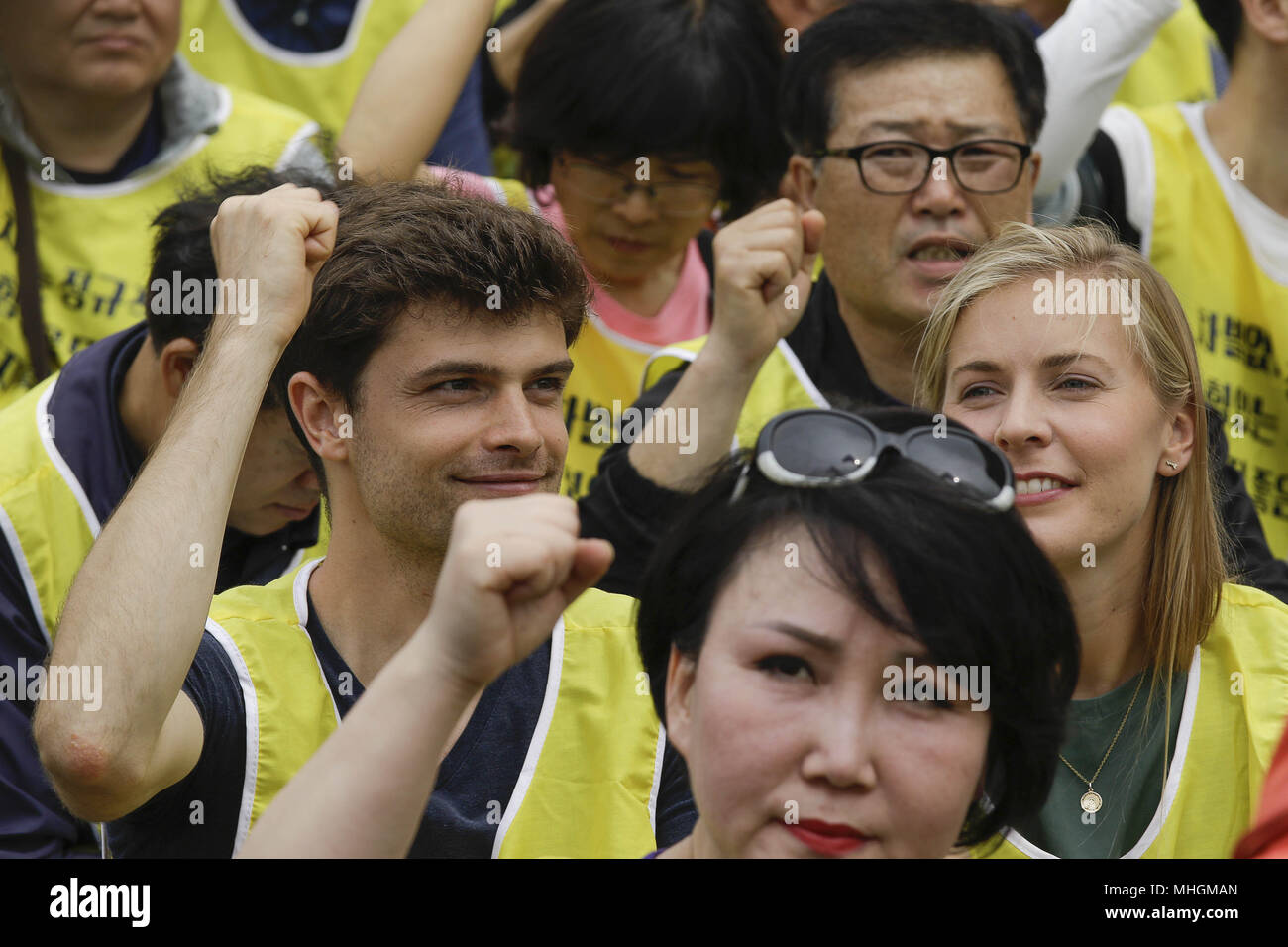 Seoul, Corea del Sud e Corea del Sud. Il 1 maggio, 2018. 1 maggio 2018-Seoul, Corea del Sud - Una ventina di migliaia di membri della Confederazione coreana dei sindacati possano giorno rally contro il governo la politica del lavoro a Seoul Square a Seul, in Corea del Sud. Credito: Ryu Seung-Il/ZUMA filo/Alamy Live News Foto Stock