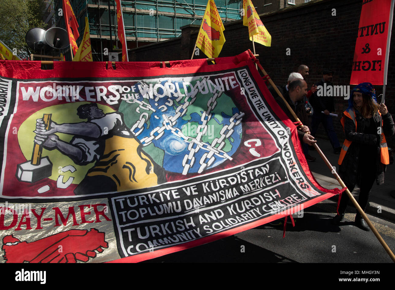 Londra, Regno Unito. Il 1 maggio, 2018. Giorno di maggio celebrazioni a Londra, Inghilterra, Regno Unito. Dimostrazione da parte dei sindacati e di altre organizzazioni dei lavoratori per contrassegnare l annuale giorno di maggio o la festa del lavoro. Gruppi da tutte le nazionalità provenienti da tutto il mondo, che vivono a Londra si sono riuniti a marzo per un rally a Londra centrale per contrassegnare i lavoratori globali al giorno. Credito: Michael Kemp/Alamy Live News Foto Stock