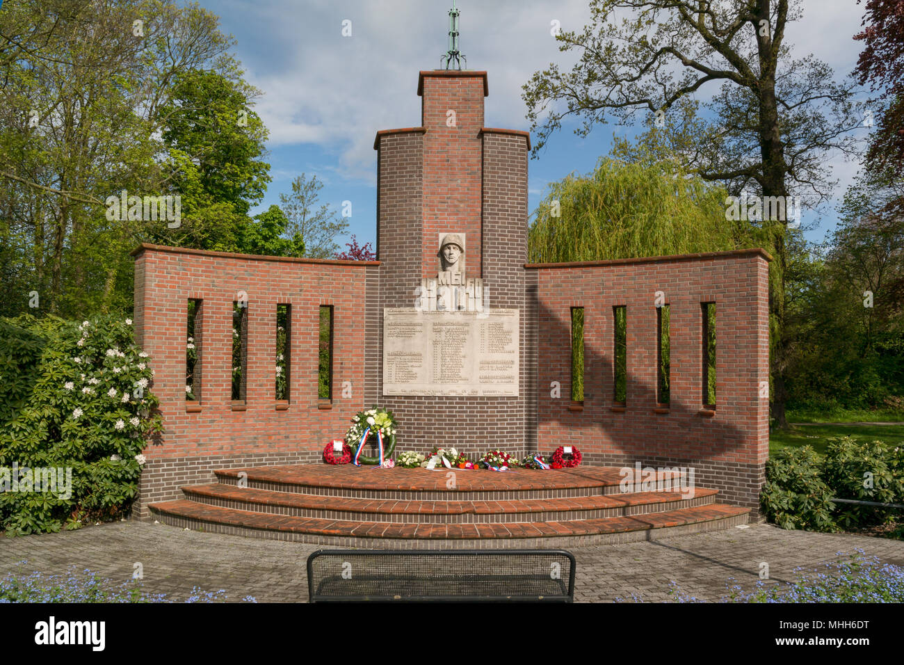 Memoriale di guerra in Leiden il mattino dopo il giorno del ricordo del 4 maggio Foto Stock