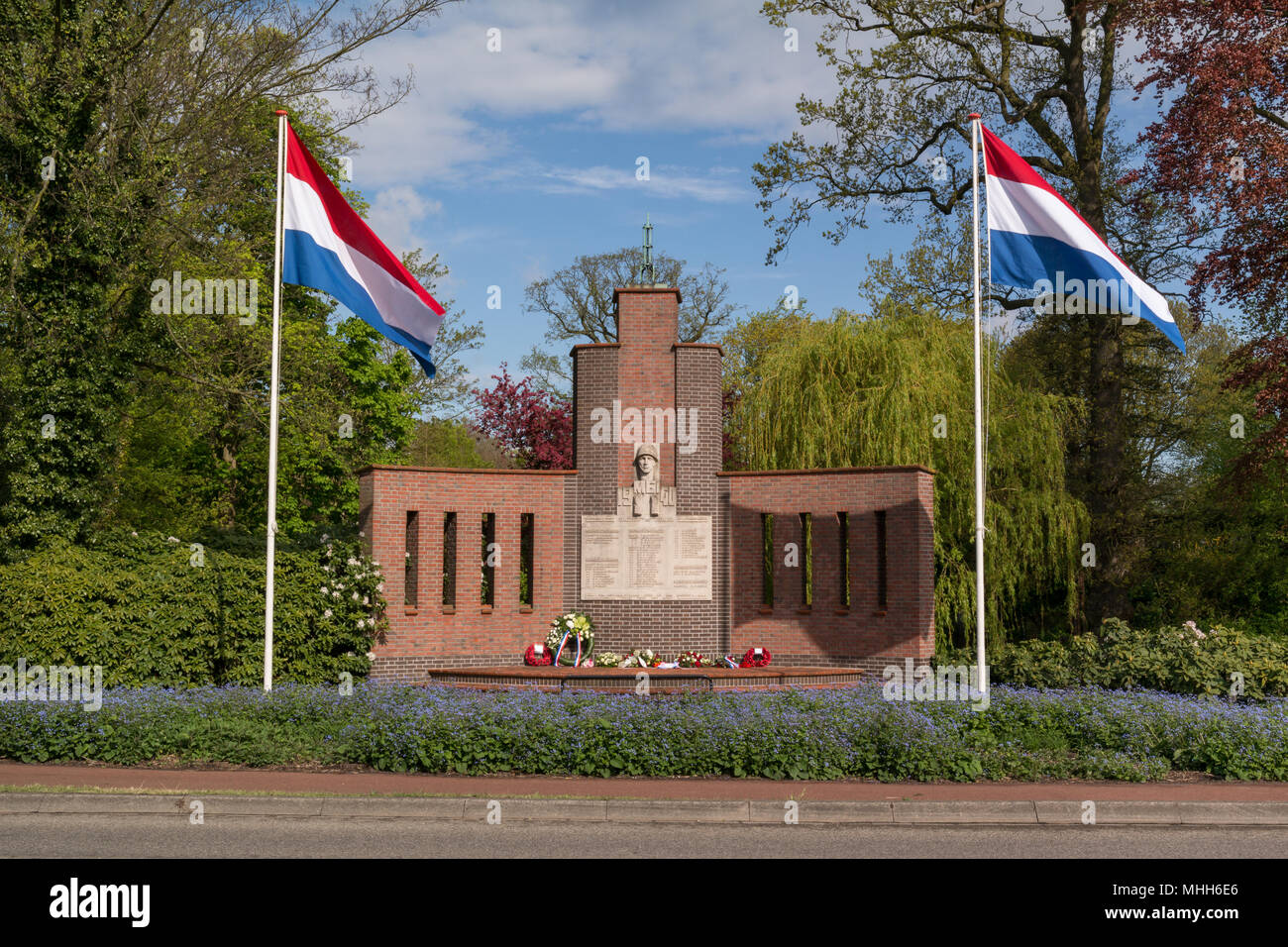 Memoriale di guerra in Leiden il mattino dopo il giorno del ricordo del 4 maggio Foto Stock