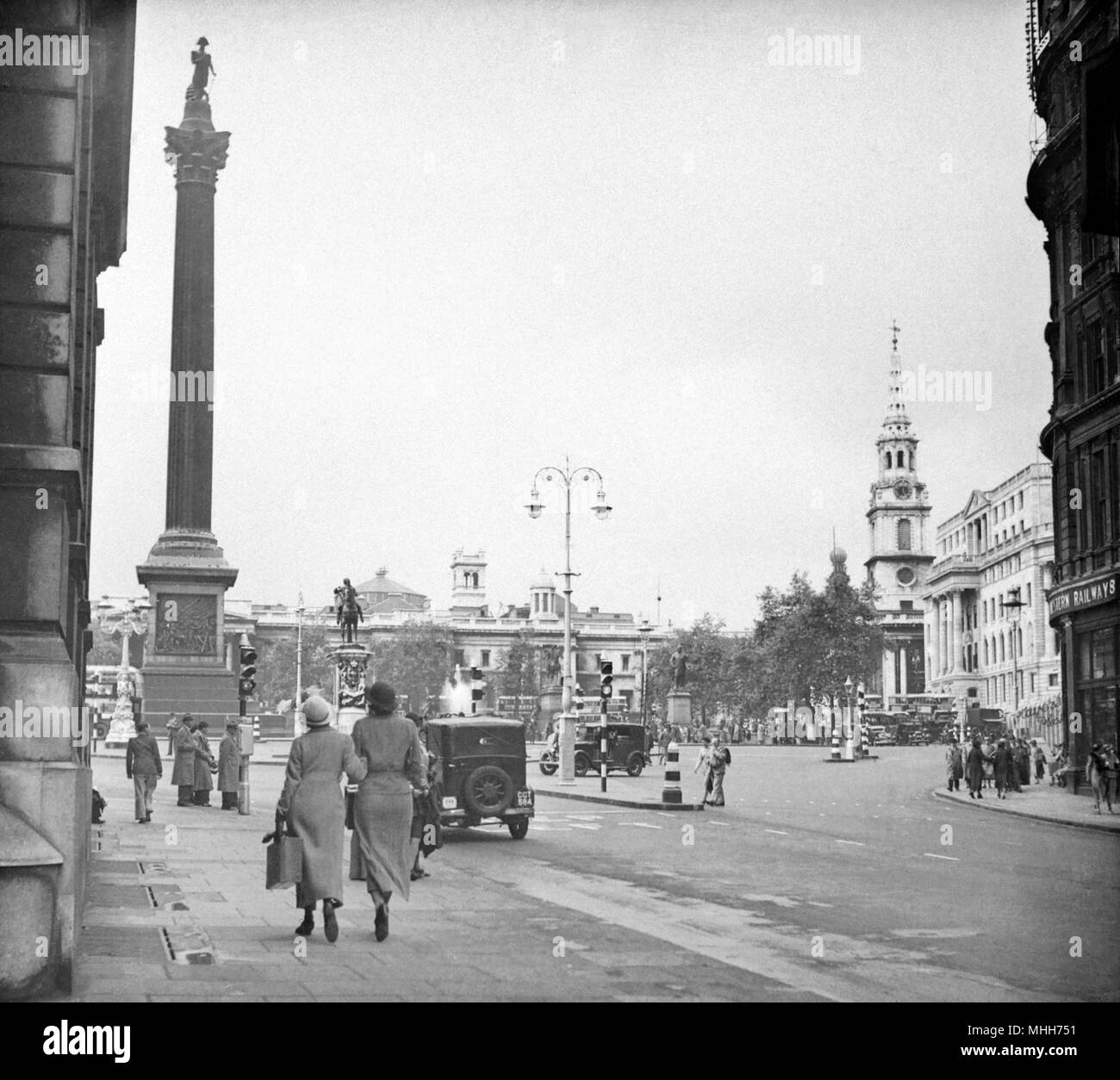 Trafalgar Square 1930. Si prega di notare che a causa dell'età dell'immagine loro potrebbe essere imperfezioni che mostra. Foto Stock