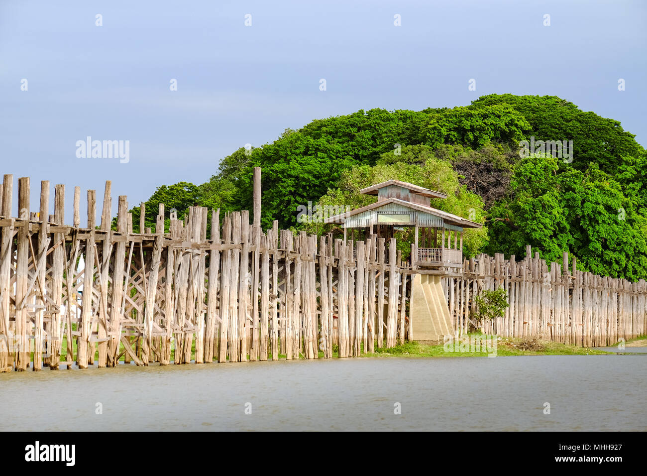 Vista del paesaggio di legno ponte Ubein in Amarapura, Mandalay Myanmar Foto Stock