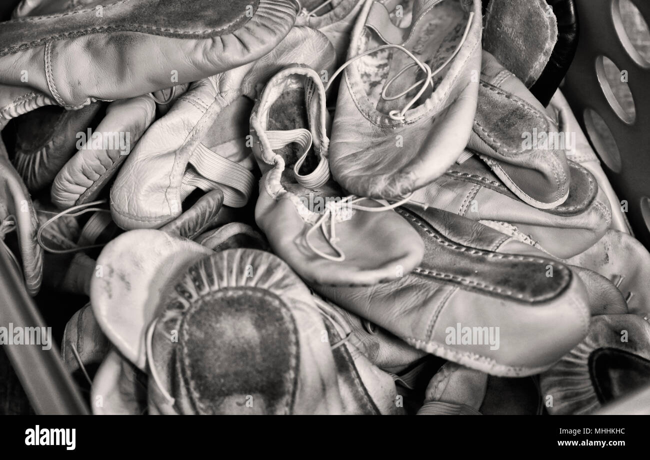 Balletto classico scuola: box con indossato scarpe da ballo Foto Stock