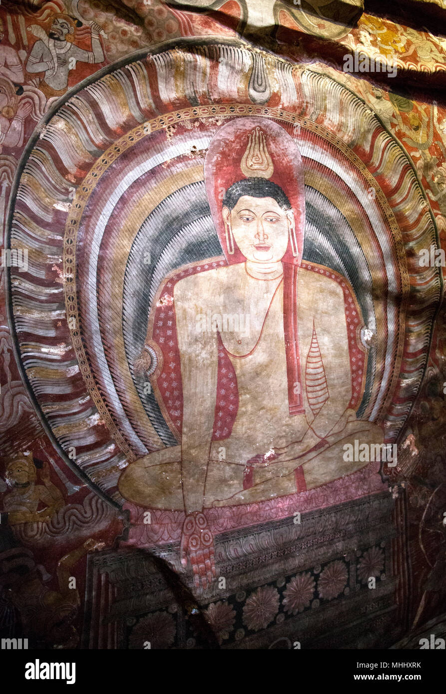 Dambulla Sri Lanka Dambulla Cave Templi - Grotta II Maharaja Viharaya pittura del Buddha in Varada Mudra gesto di carità e compassione Foto Stock