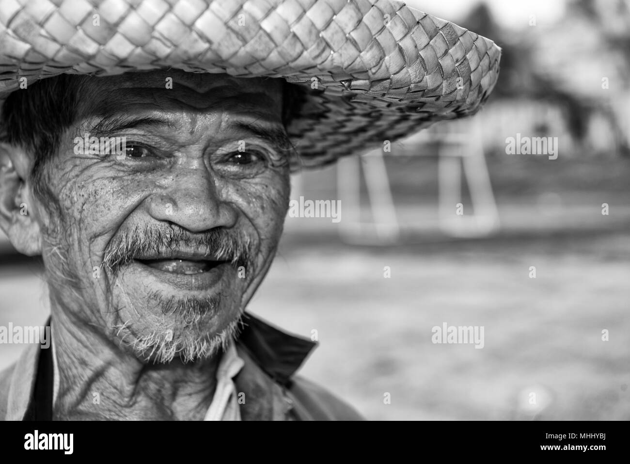 CEBU - FILIPPINE - Gennaio,7 2013 - Persone goinjg al mercato locale per acquistare cibo e merci Foto Stock