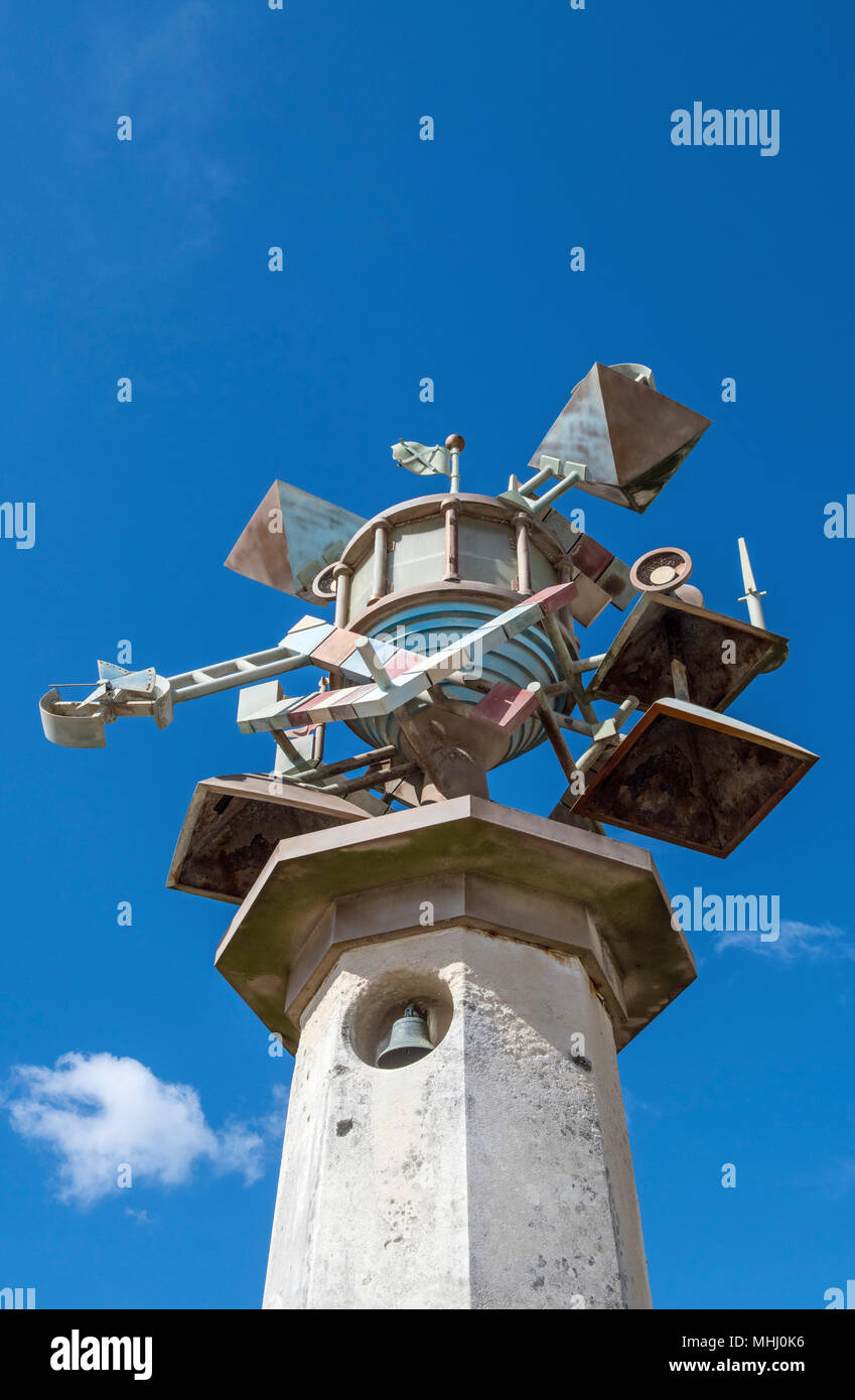 Torre faro Scultura su Marina a piedi nel Quartiere Marittimo, Swansea, Galles del Sud Foto Stock