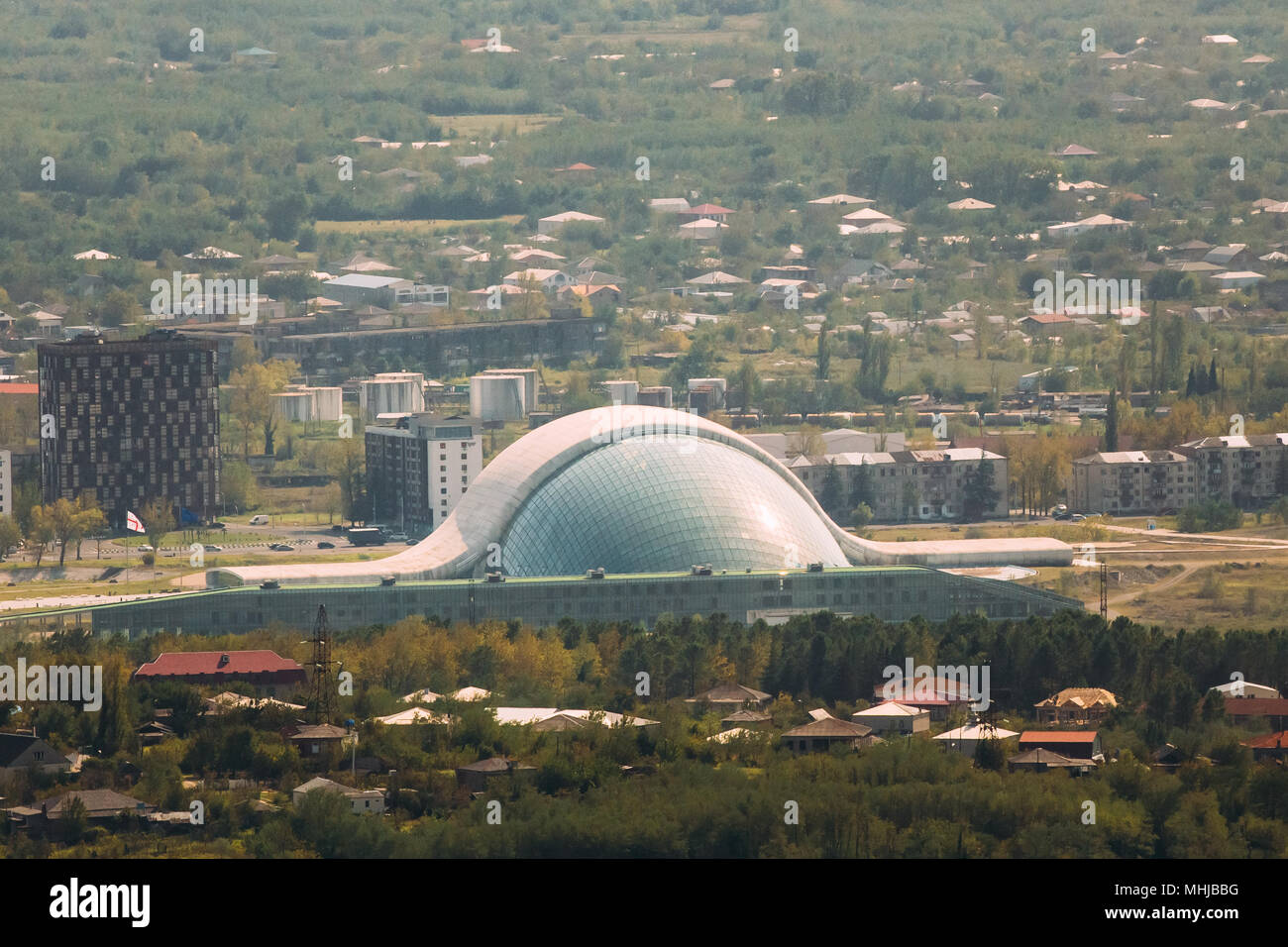 Kutaisi, Georgia. Nuovo edificio del parlamento della Georgia. Autunno Cityscape nella giornata di sole. Foto Stock