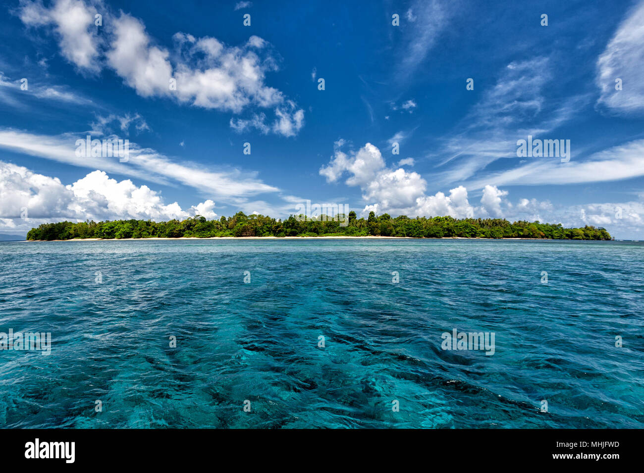 Siladen turchese isola tropicale di paradiso in Indonesia Foto Stock