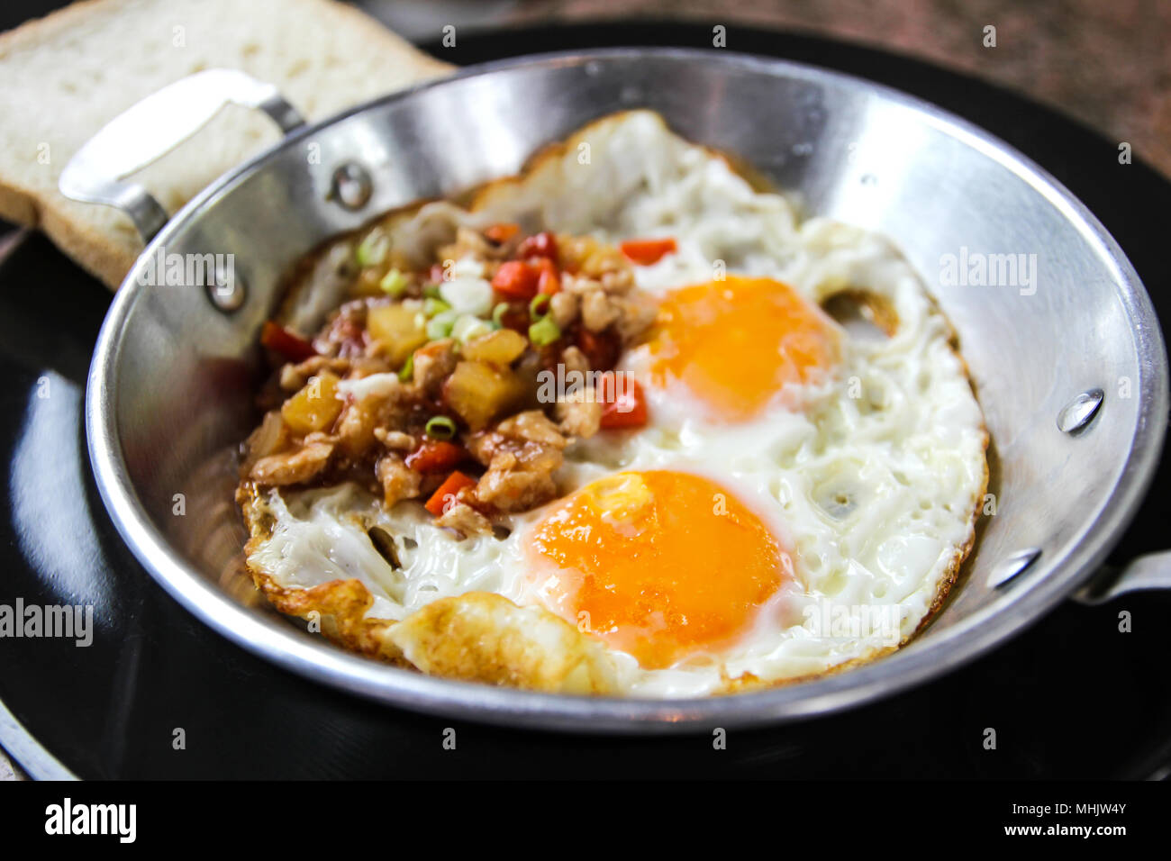 Indocina pan-uovo fritto con condimenti nel mio fatti in casa in stile Thai,l'uovo pan. Foto Stock