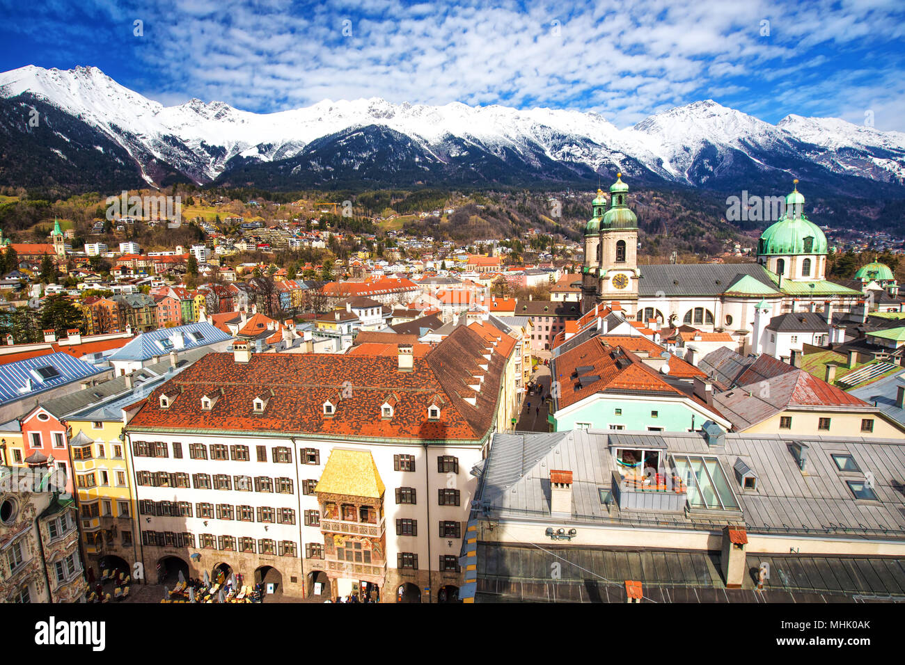 La città di Innsbruck con panorama sulle Alpi tirolese, Tirolo, Austria, Europa Foto Stock