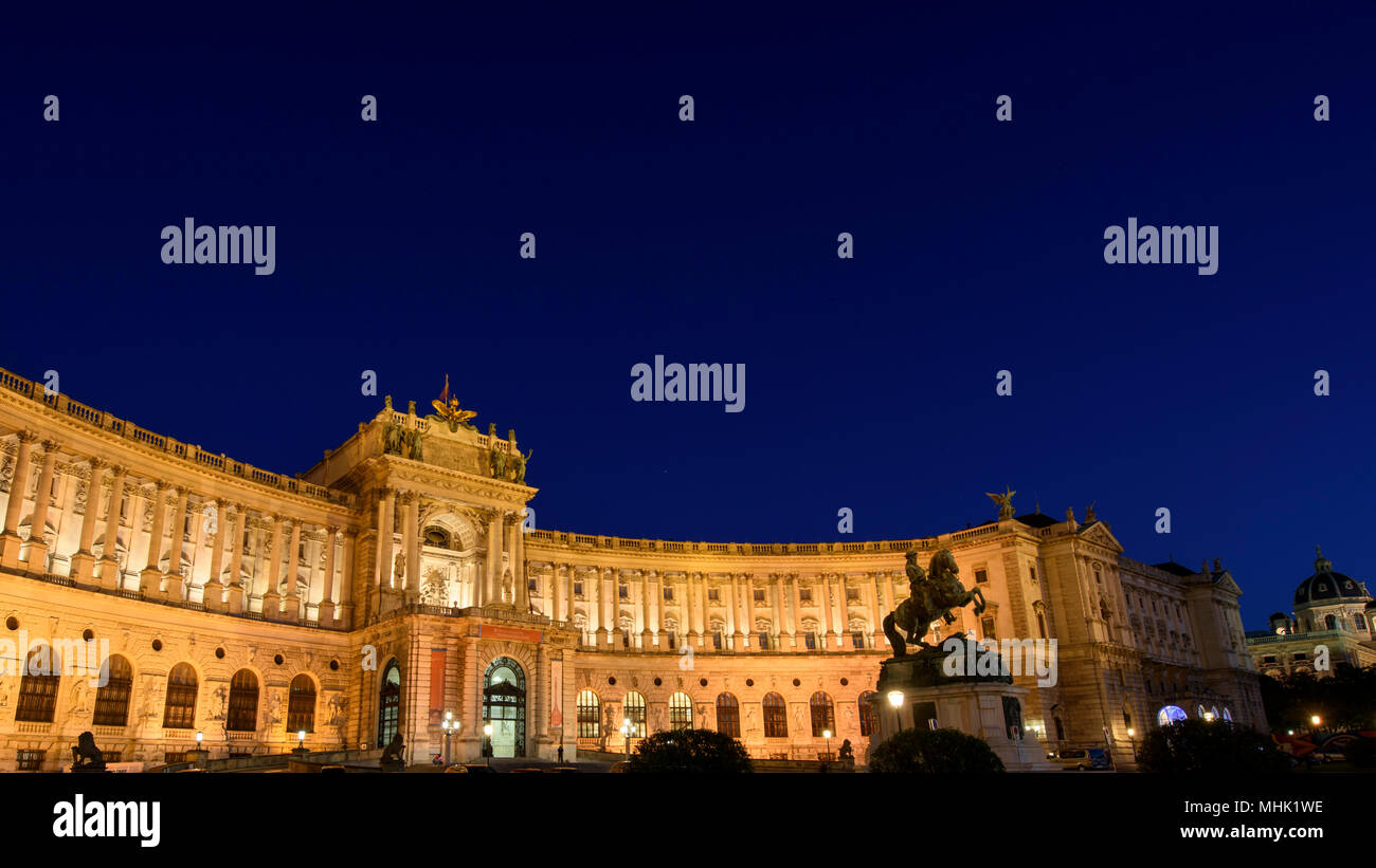Il Neue Burg sulla Heldenplatz in Wien, Austria. Foto Stock