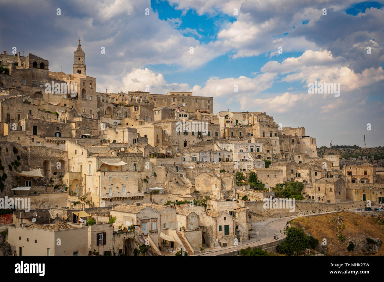 Matera (Italia), settembre 2017. Vista panoramica del Sasso Caveoso dalla chiesa di San Pietro Caveoso. Formato orizzontale. Foto Stock