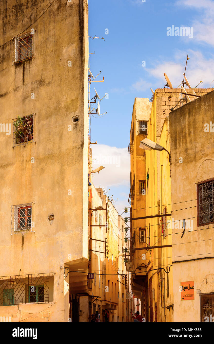 Architettura di Fez, la seconda più grande città del Marocco. Fez era la capitale del Marocco moderno fino al 1925 e Foto Stock