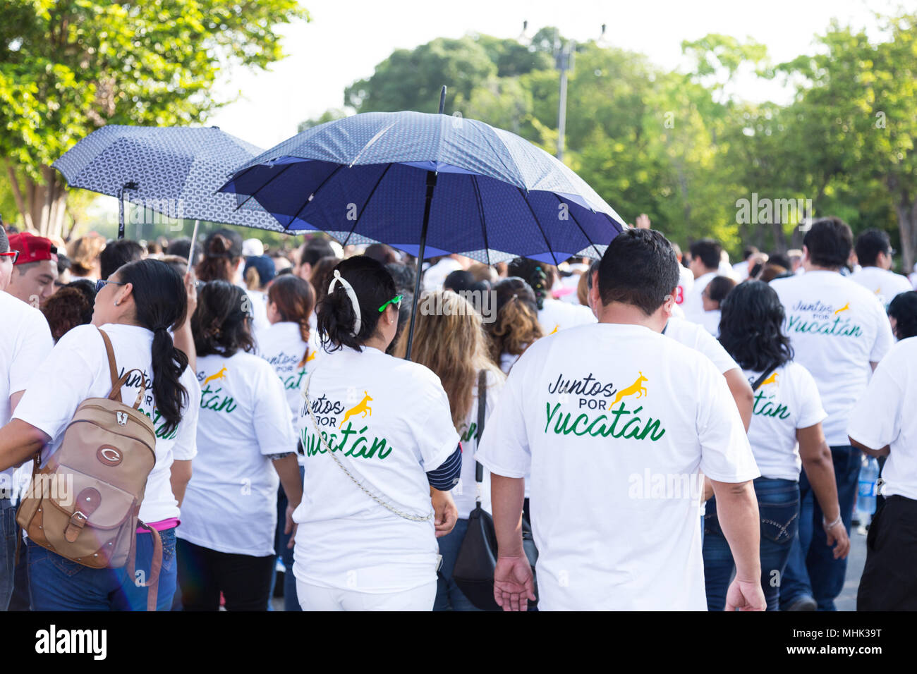 Un grande gruppo di persone per celebrare il lavoratore internazionale il giorno 1 maggio a Mérida Yucatán México. Foto Stock