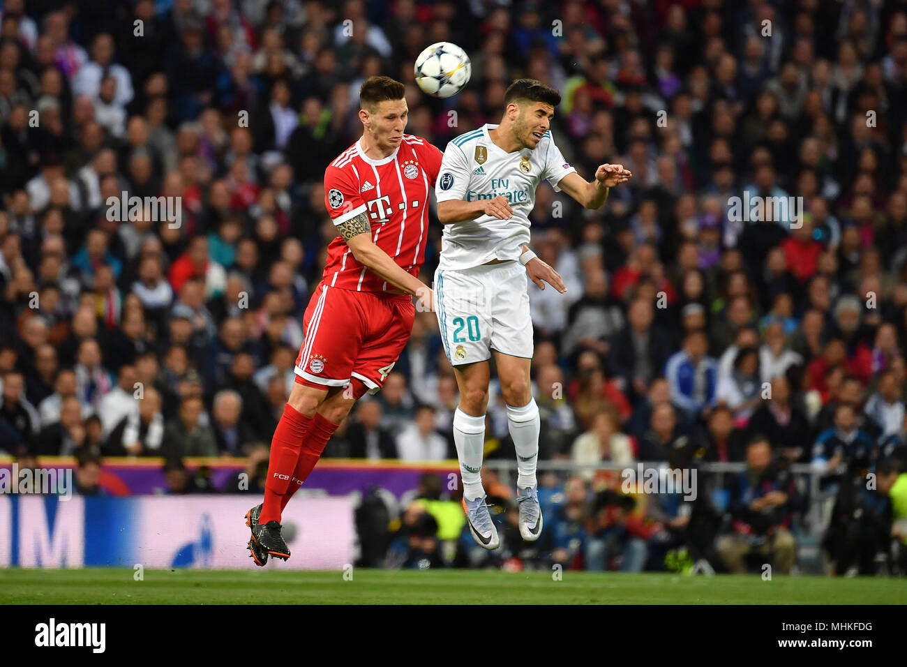 Niklas SUELE (FC Bayern Monaco di Baviera), azione, duelli contro Marco ASENSIO (Real Madrid). Il calcio Champions League, semifinali, Real Madrid-FC Bayern Monaco 2-2. il 01.05.2018, ESTADIOSANTIAGOBERNAB E U. | Utilizzo di tutto il mondo Foto Stock