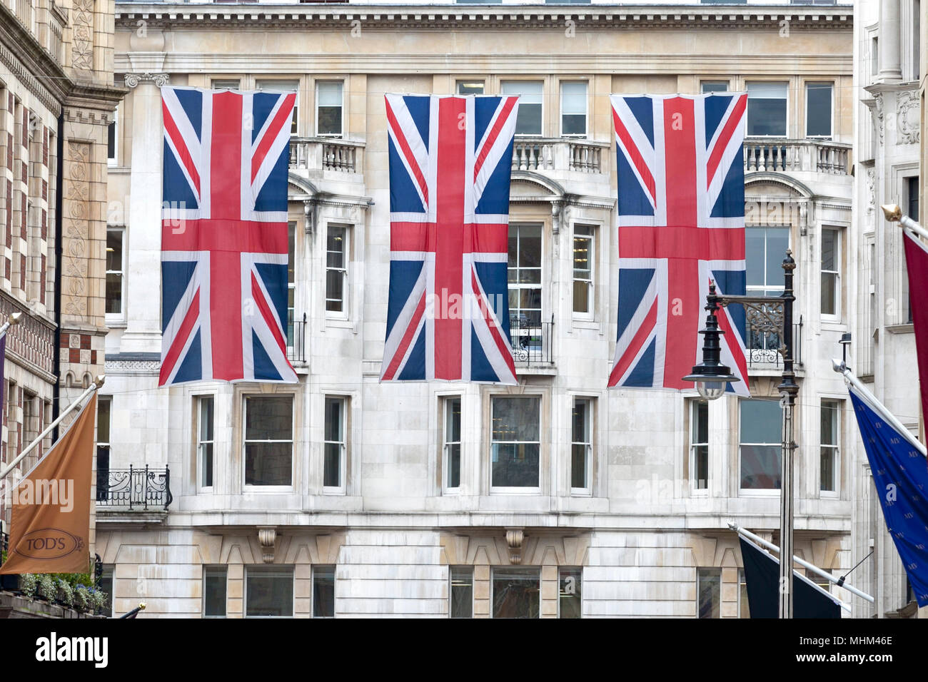 Union Jack Flag in Londra per celebrare le nozze reali del principe Harry Foto Stock