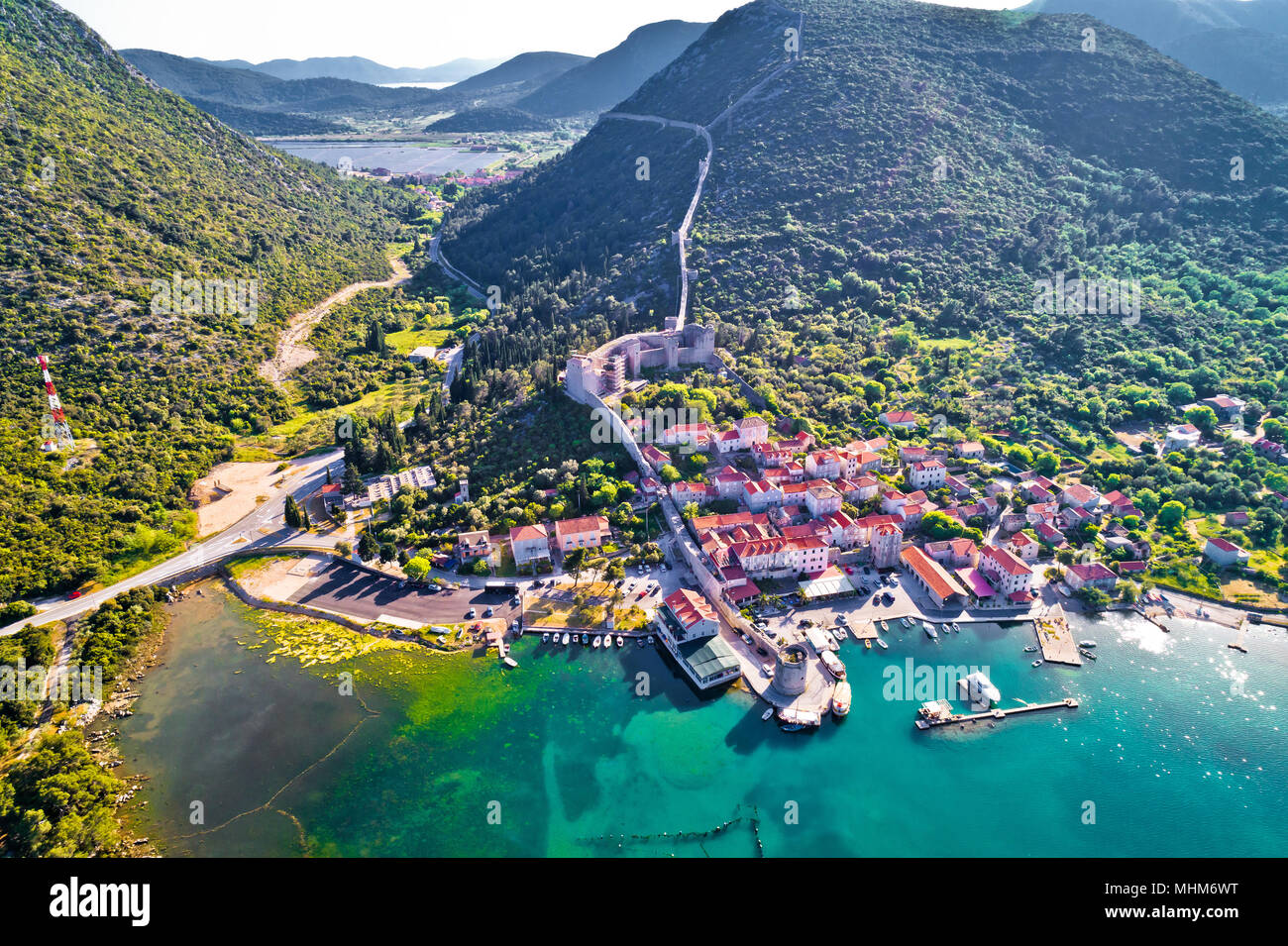 Mali Ston waterfront vista aerea, Ston pareti in Dalmazia regione della Croazia Foto Stock