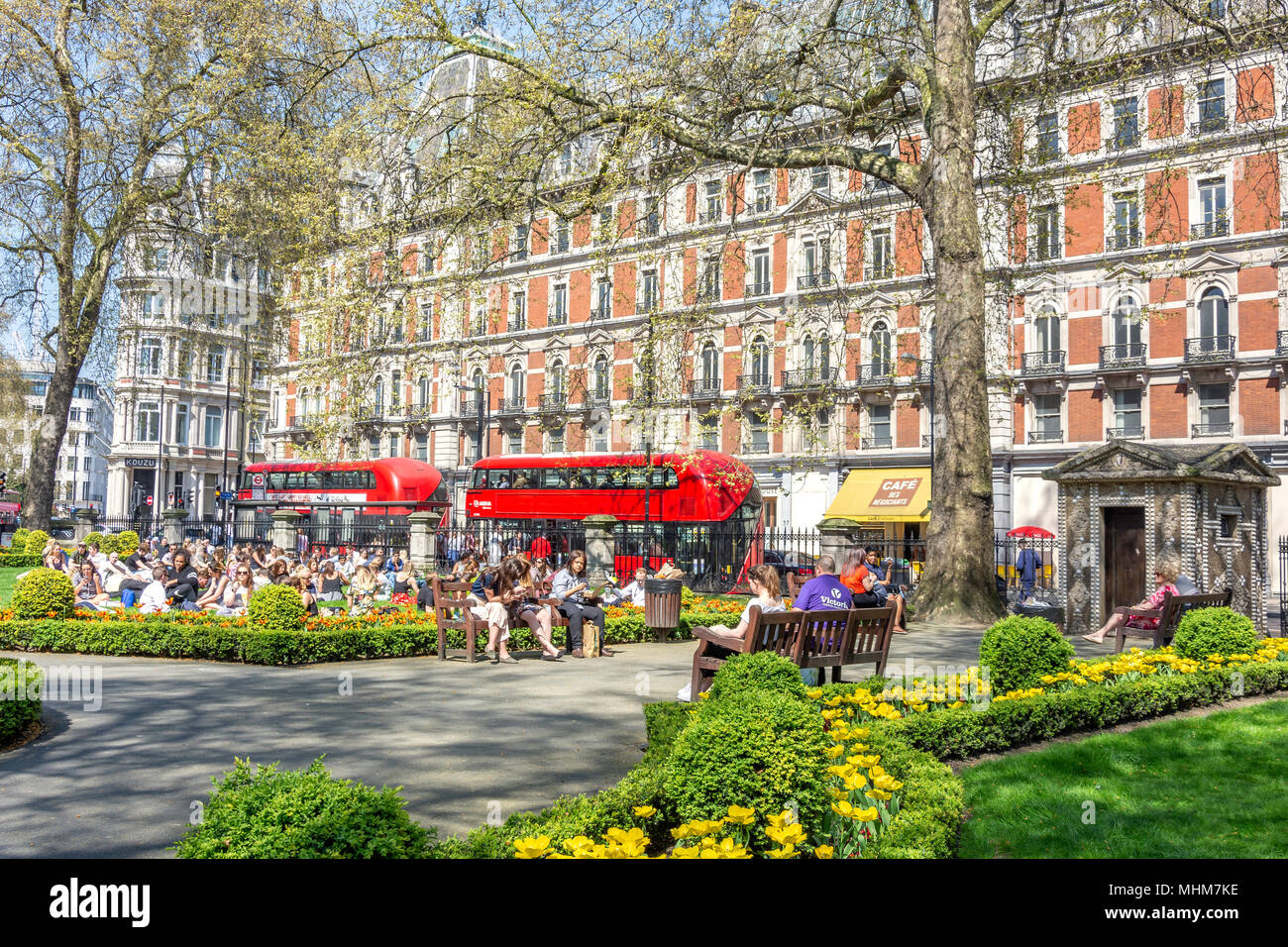 Abbassare Grosvenor Gardens, Grosvenor Place, Belgravia, City of Westminster, Greater London, England, Regno Unito Foto Stock