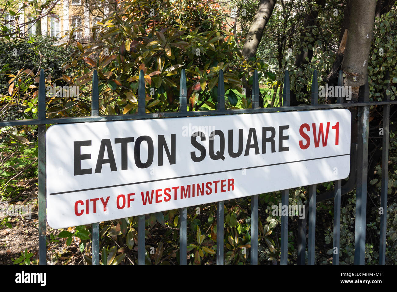 Strada segno, Eaton Square, Belgravia, City of Westminster, Greater London, England, Regno Unito Foto Stock
