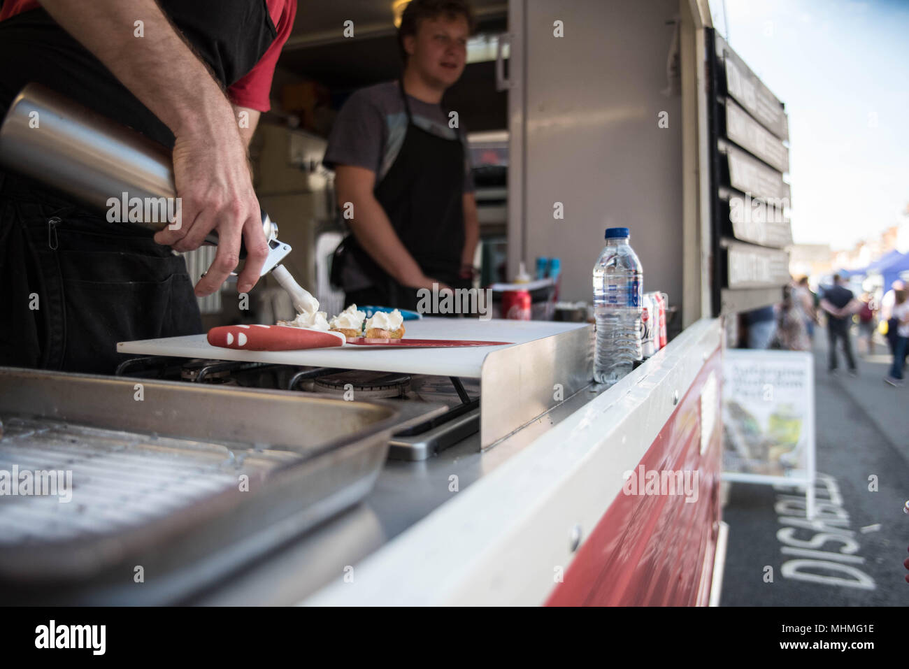 Waffle da dessert in vendita alla fiera gastronomica Taste of Spring di Banbury, Oxfordshire, il 22 aprile 2018 Foto Stock