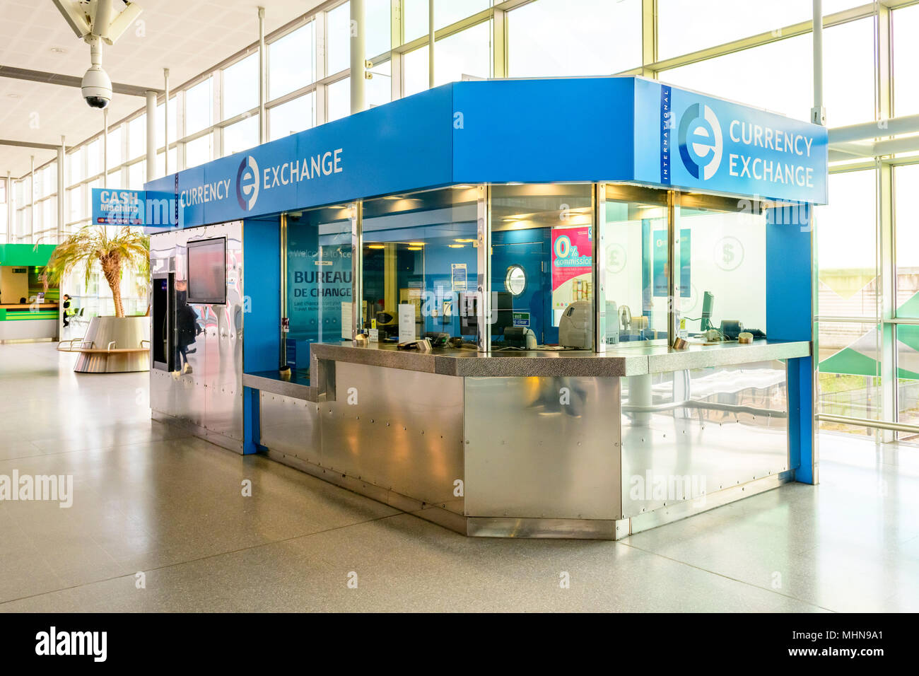 Bureau de change a Ebbsfleet international station Foto Stock