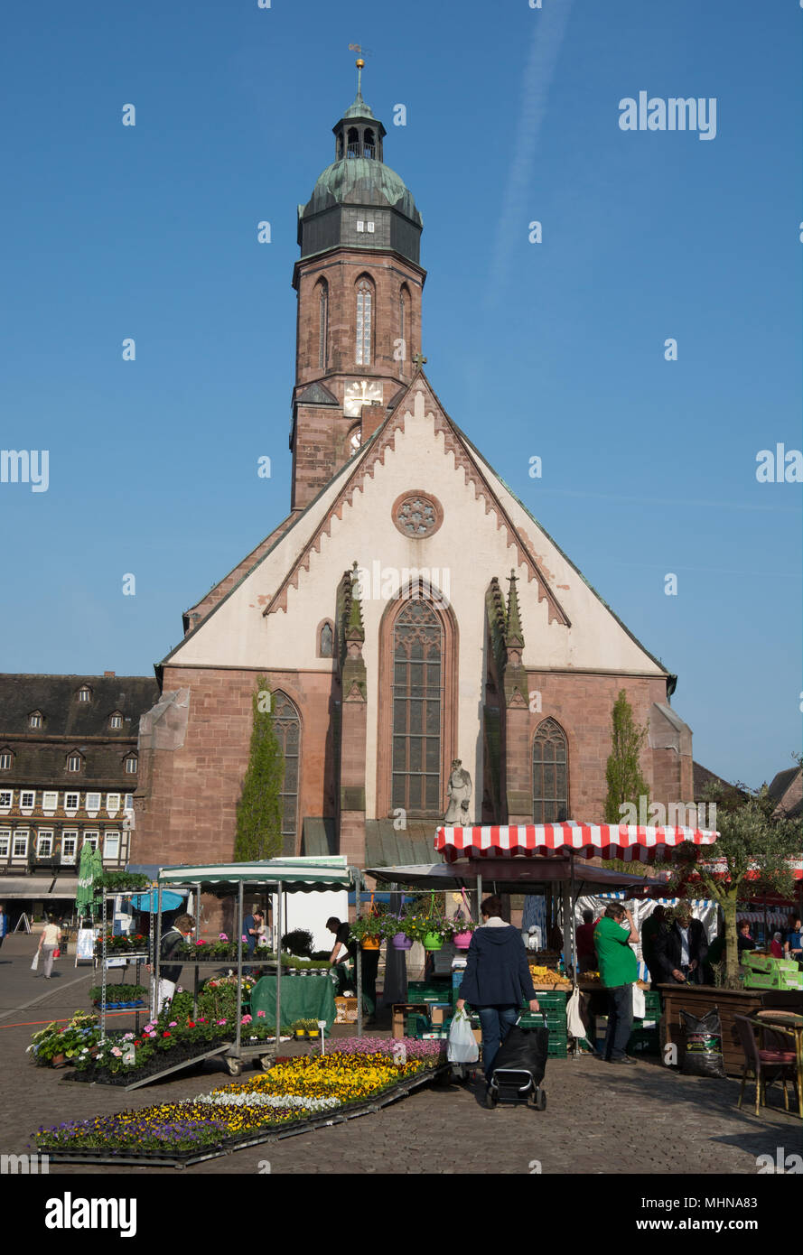 Il sabato mattina in da della Marktkirche San Jacobi in Einbeck, Bassa Sassonia, Germania Foto Stock