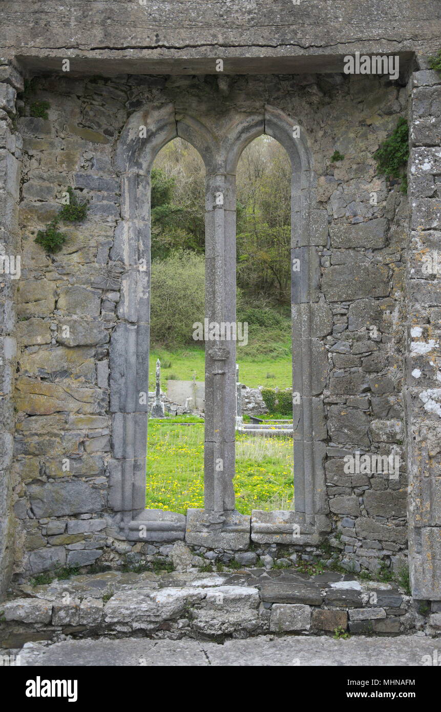 Lo stile gotico finestra doppia in Abbey Foto Stock
