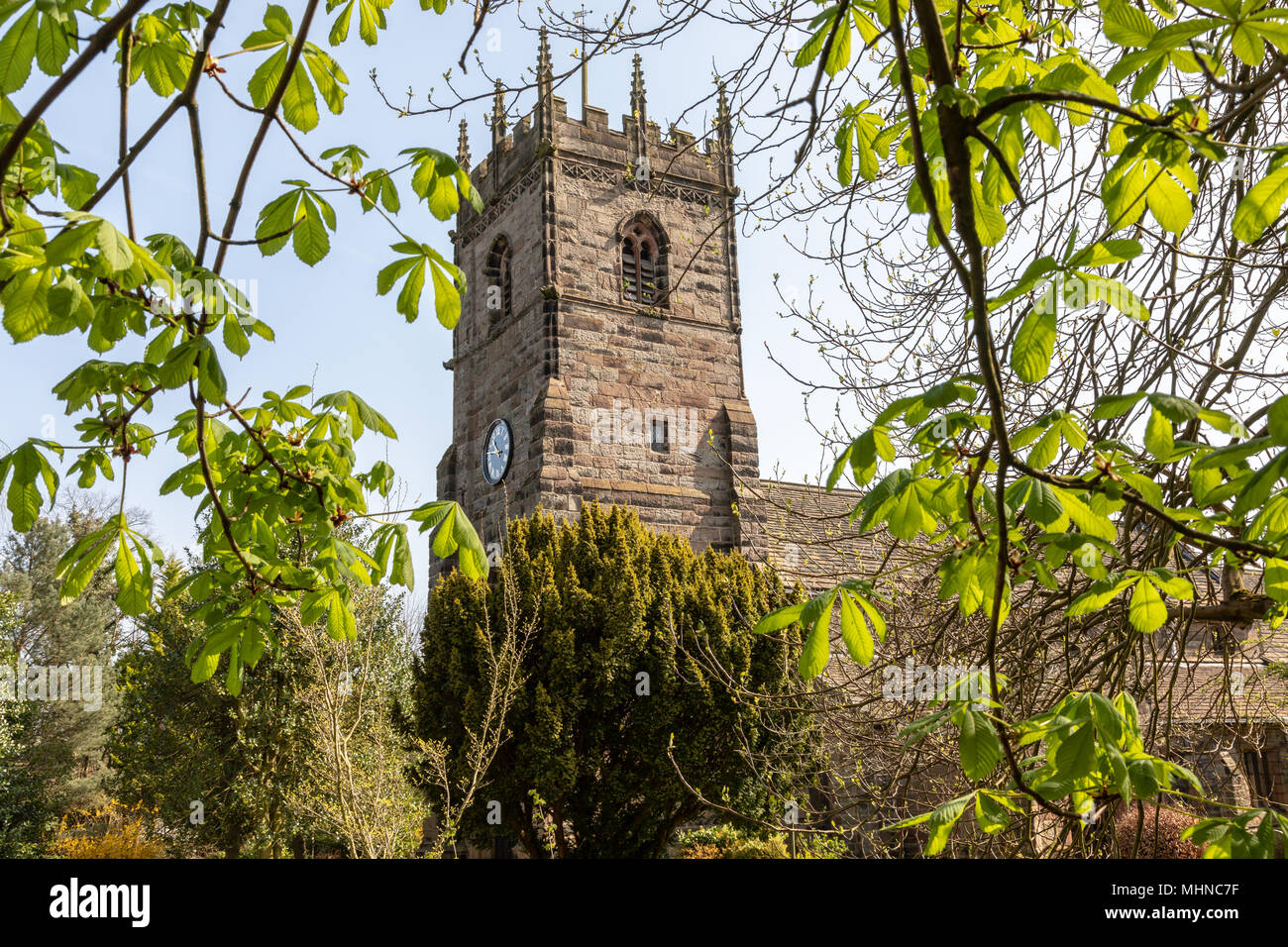 Chiesa di St Peters nel centro dello storico villaggio di Prestbury, Cheshire Foto Stock