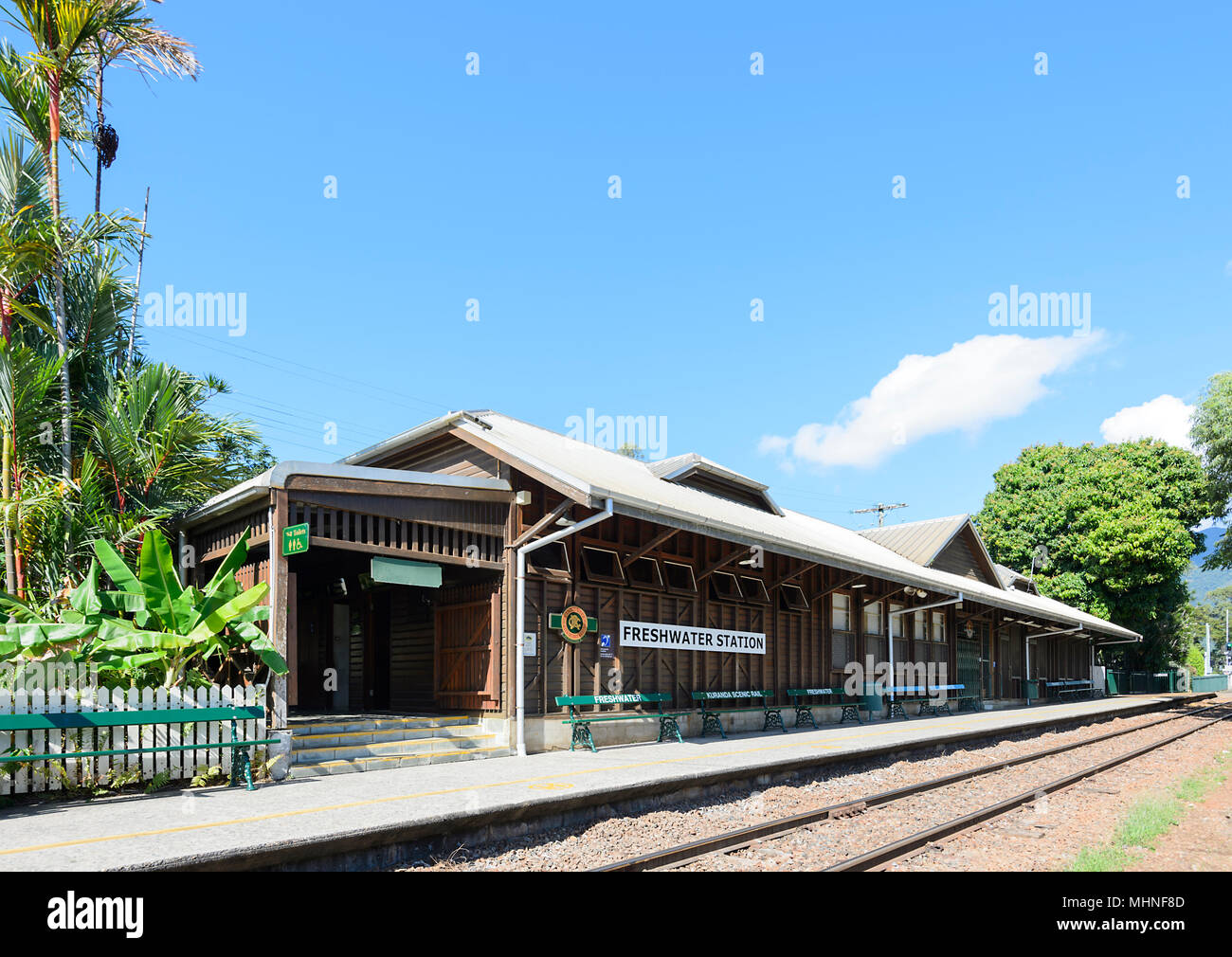 Acqua dolce stazione ferroviaria è il punto di partenza del famoso Kuranda Scenic Railway ride, estremo Nord Queensland, FNQ, QLD, Australia Foto Stock