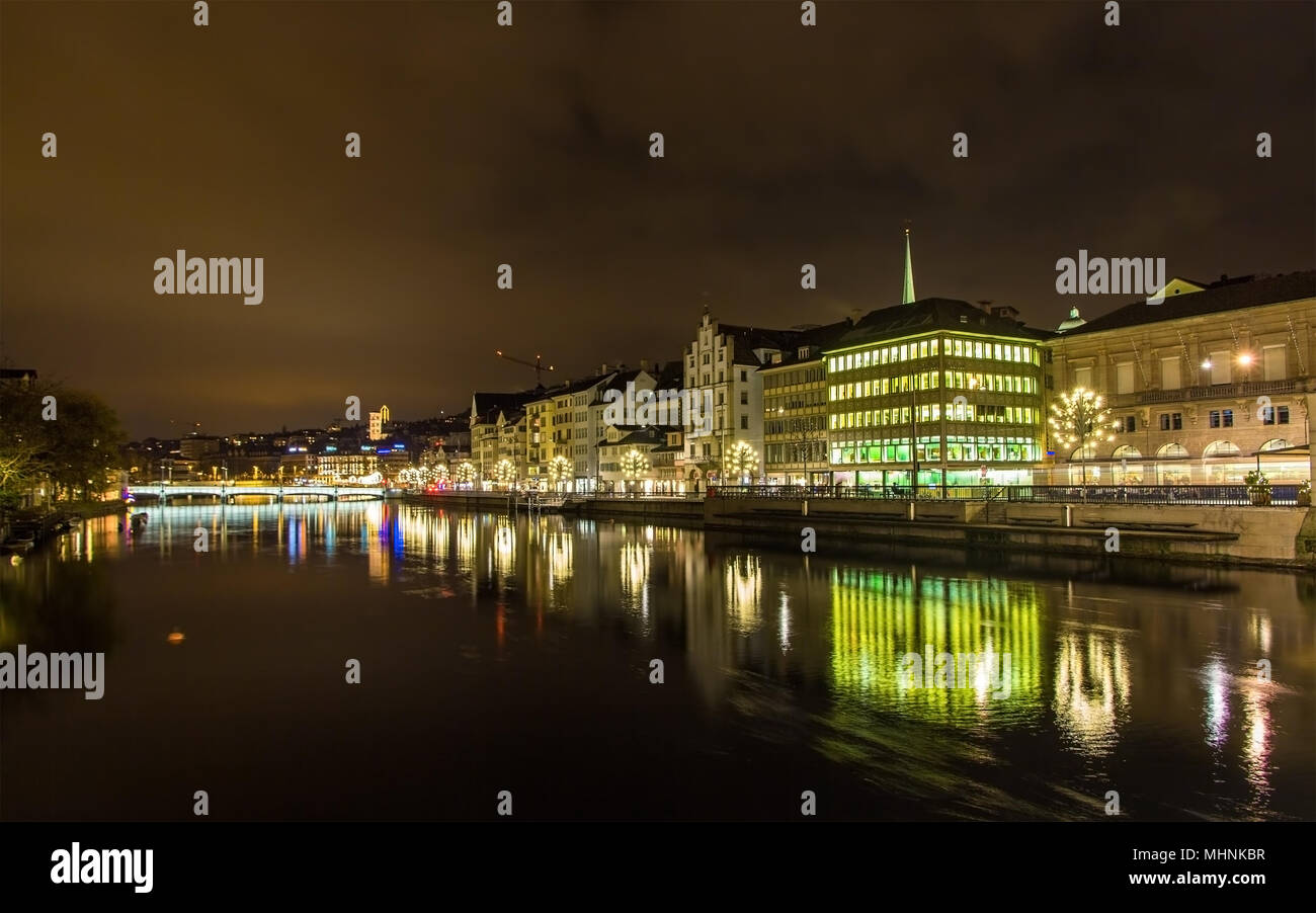 Il terrapieno di Zurigo di notte - Svizzera Foto Stock