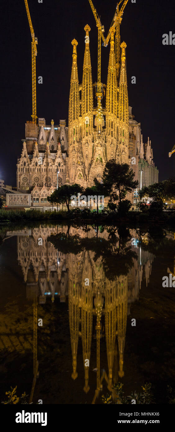 Cattedrale Sagrada Familia, panorama verticale. Barcelona, Spagna Foto Stock