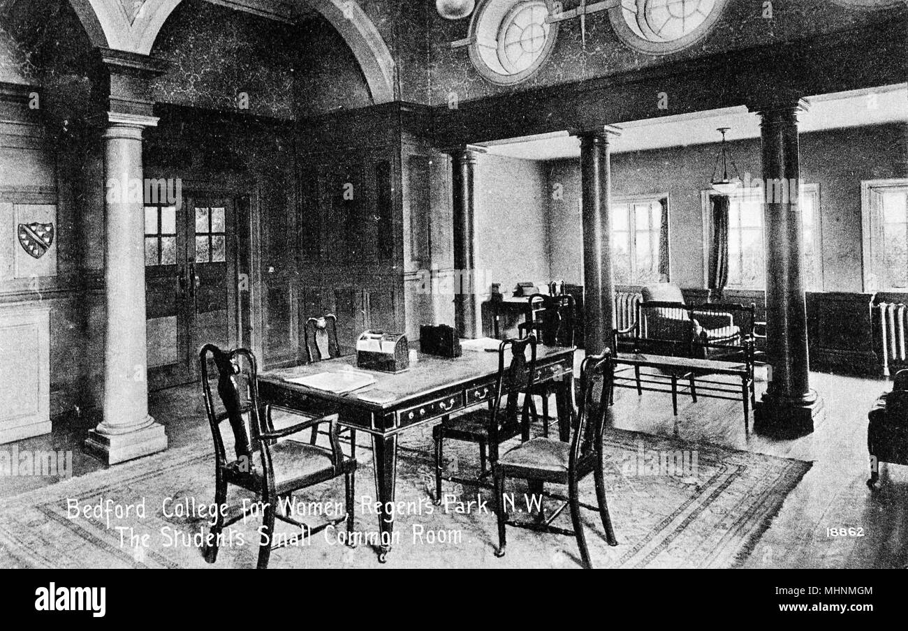 Gli studenti' piccola sala comune, Bedford College per le donne, Regents Park, Londra. Data: circa 1910s Foto Stock