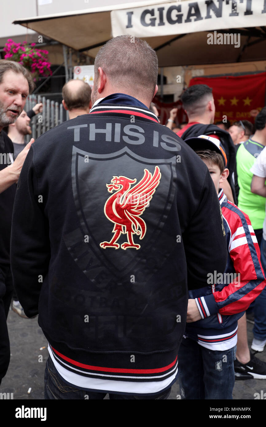 Tifosi del Liverpool in Roma davanti alla UEFA Champions League, Semi Finale, la seconda gamba match contro la Roma. Foto Stock