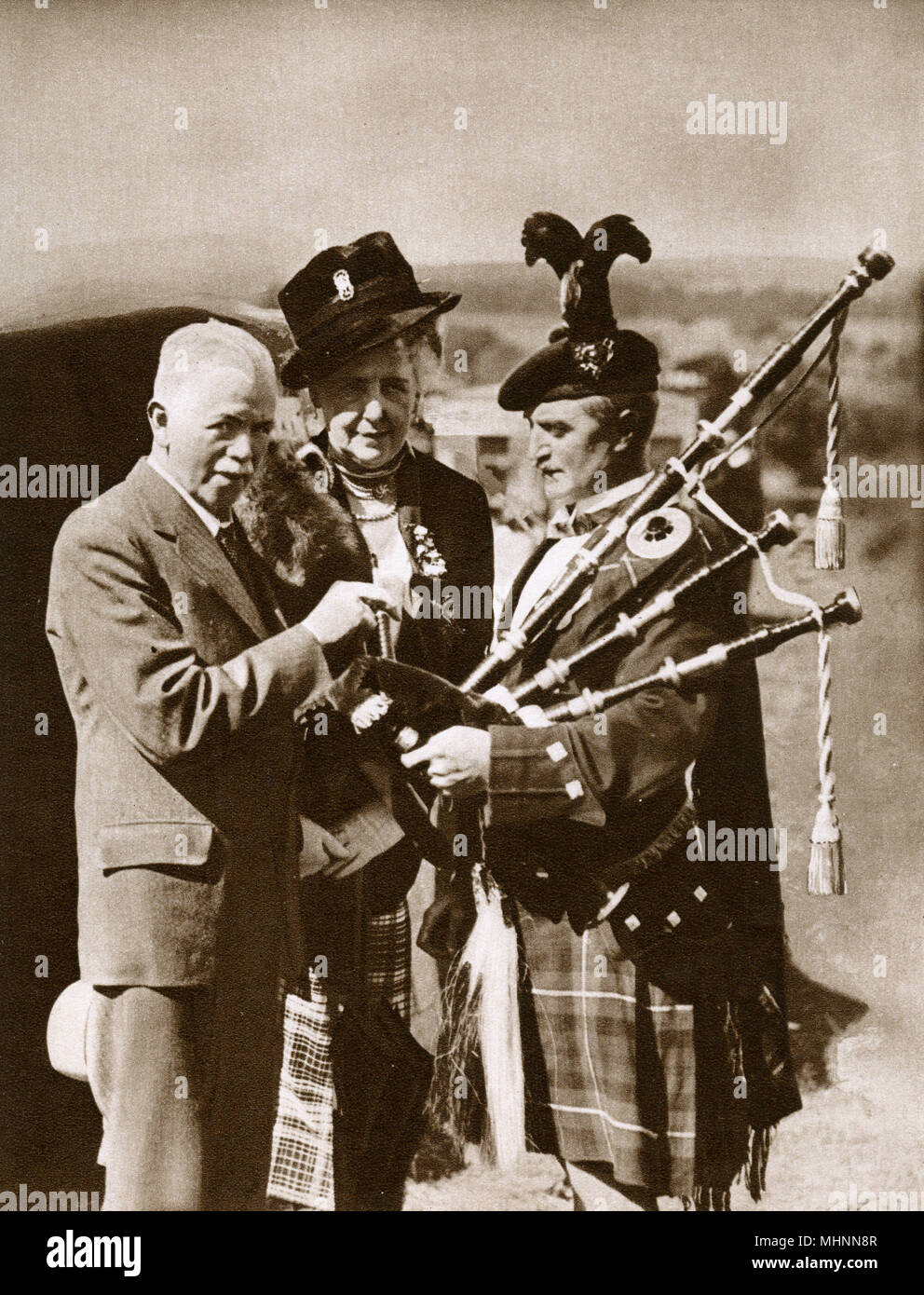 Il segretario di casa J. R. Clynes con la contessa Dowager di Airlie Foto Stock