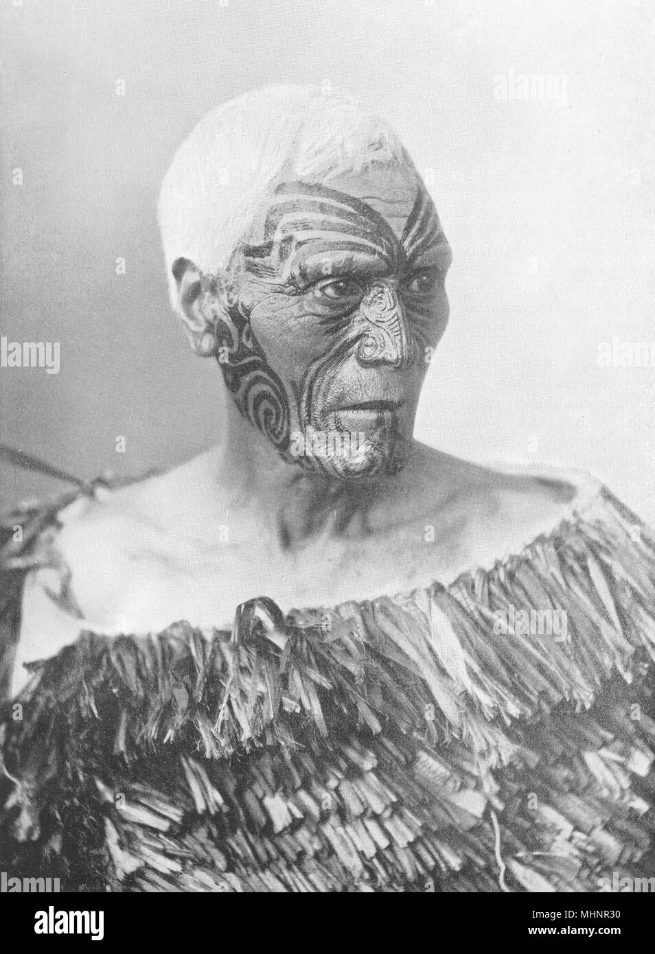 Polinesia. Polinesia. Un capo Maori della vecchia scuola; faccia tattoo 1900 stampare Foto Stock