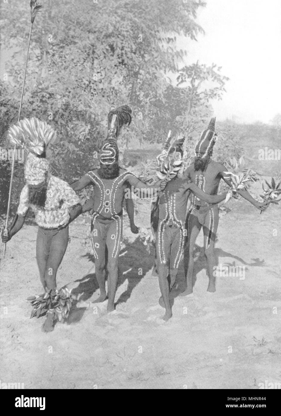 AUSTRALIA. Australia. Una tribù Corroboree-Arunta; 1900 antica stampa Foto Stock