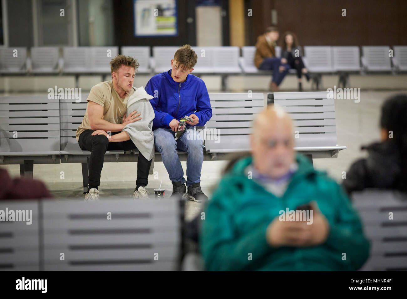 Glasgow in Scozia, Glasgow Central dormire in attesa del primo treno del giorno Foto Stock