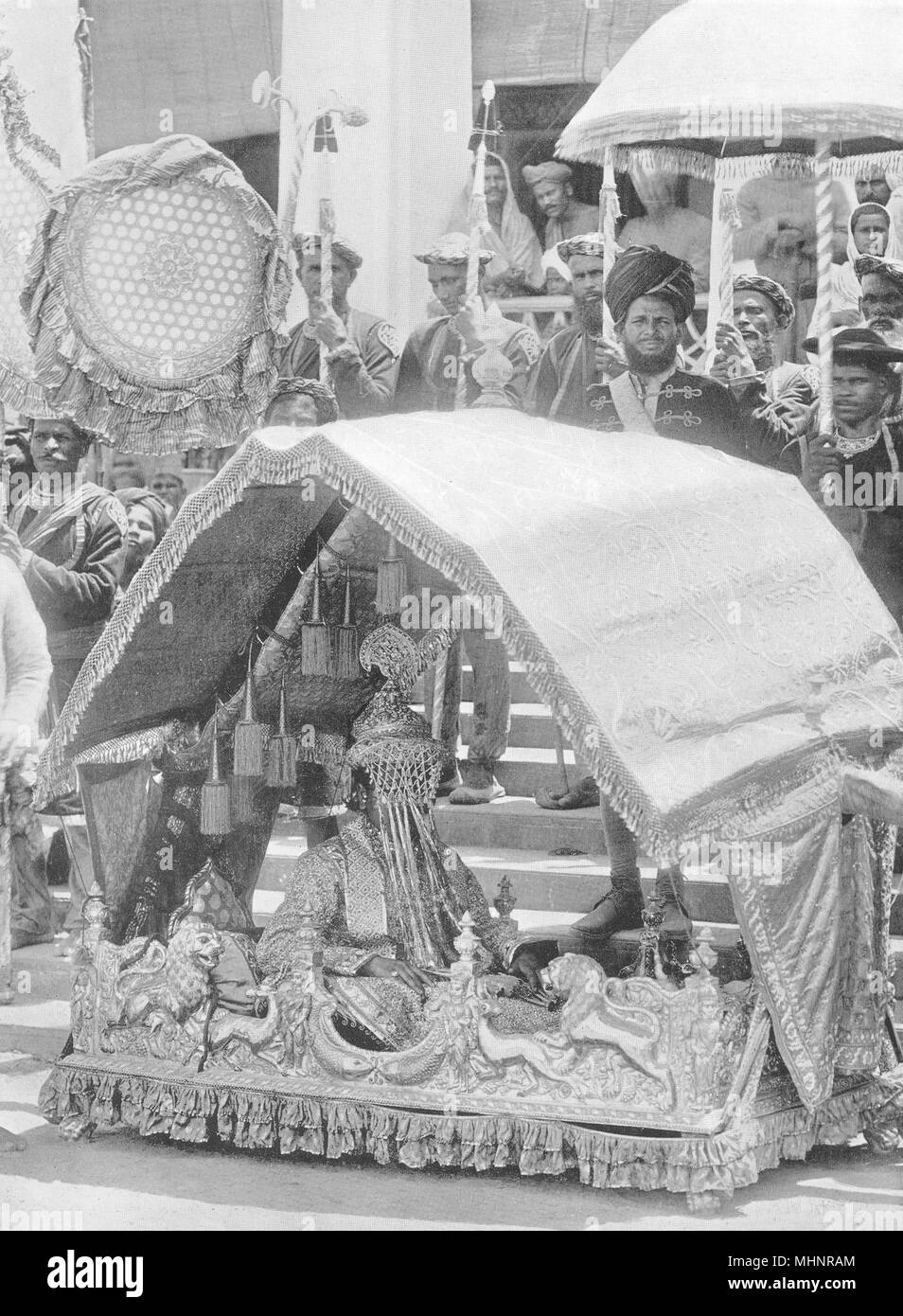 INDIA. Un Raja wedding; sposo con il matrimonio corona 1900 antica stampa Foto Stock