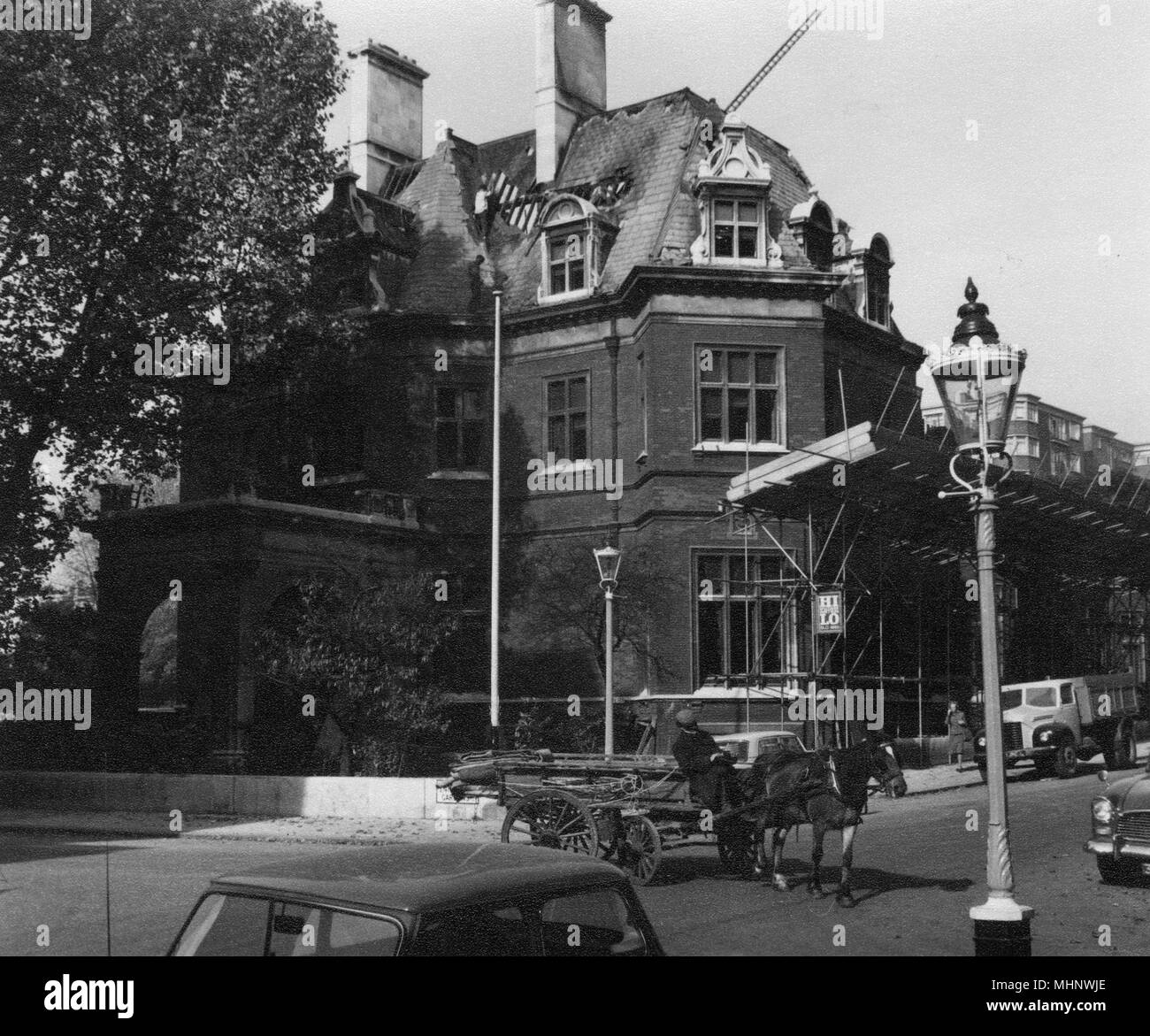 Grande edificio vittoriano su Ennismore Gardens demolito Foto Stock